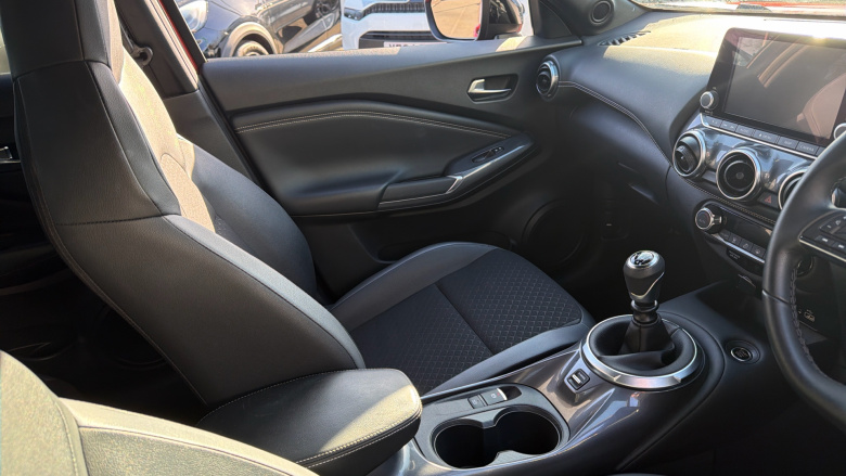 Nissan Juke 1.0 DiG-T 114 N-Connecta 5dr Petrol Hatchback